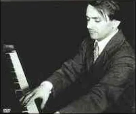 L'imprsario du pianiste classique Samson Franois se livrait, environ deux heures avant chaque concert,  un  rituel  particulier. Lequel ?