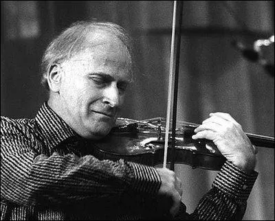 En 1982, le Phiharmonique de Berlin fte son centime anniversaire. Que va faire  cette occasion Yehudi Menuhin, le clbre violoniste et chef d'orchestre ?