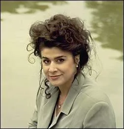 Quelle est cette grande chanteuse lyrique, sympathique de surcrot, qui rendit un hommage discographique   Salieri  ?