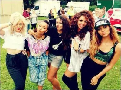 Quelle tourne sont-elles en train de faire et avec qui ?