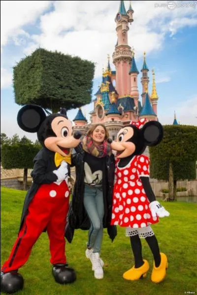 Martina Stoessel est en comptition avec deux personnes, lesquelles ?