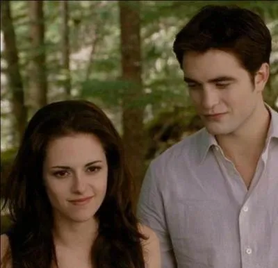 Quelles caractristiques Bella observe-t-elle sur Edward ?