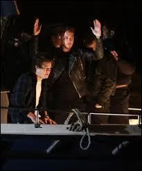 Une fois sur le bateau, ils voient le pont clbre de Londres ... . Tiens, comment il s'appelle ce pont, dj ?