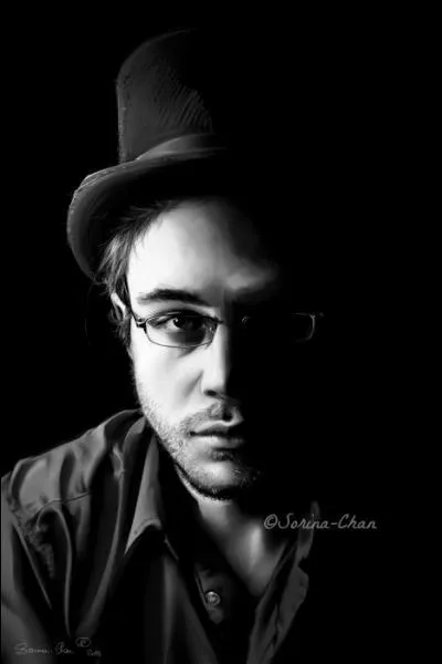 Que fait  Antoine Daniel   chaque dbut de vido ?