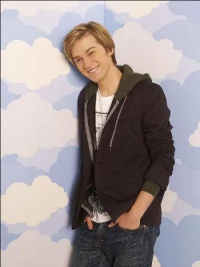 Comment s'appelle l'ain de la famille ?