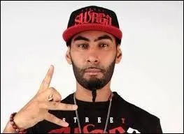 Comment s'appelle ce chanteur ?