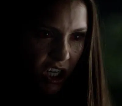 Dans quelle saison Elena devient-elle un vampire ?