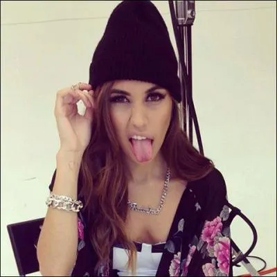 Jeune femme suivante (mars 2014) ! Qui est l'heureux lu ?