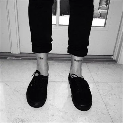 A qui appartiennent donc ces jambes ?