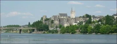 Ville verte, traverse par la Maine, c'est ?