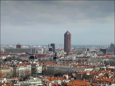 Capitale des Gaules et grande mtropole franaise, c'est... ?