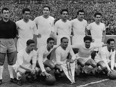 Cette année-là, le Real Madrid a battu la Fiorentina 2-0 :