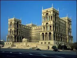 Quelle est la langue officielle de l'Azerbadjan ?