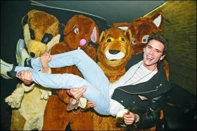 Combien mesure Mika ?