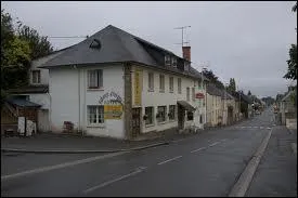 Nous traversons la ville bas-normande d'Isigny-le-Buat. Nous sommes donc dans e dpartement ...