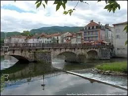 Nous sommes sur le Pont-Vieux de la ville Arigeoise de Saint-Girons. Nous nous situons donc en rgion ...
