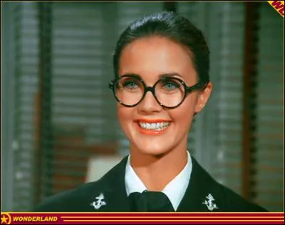 Dans "Wonder Woman" comment se nomme Linda Carter quand elle n'est que la secrétaire du major Trévor ?