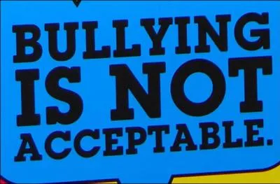 Quels exemples de consquences  long terme l'lve harcel peut-il subir ?