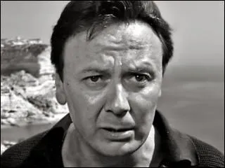 "Un intellectuel assis va moins loin qu'un con qui marche". De quel film cela est-il tiré ?