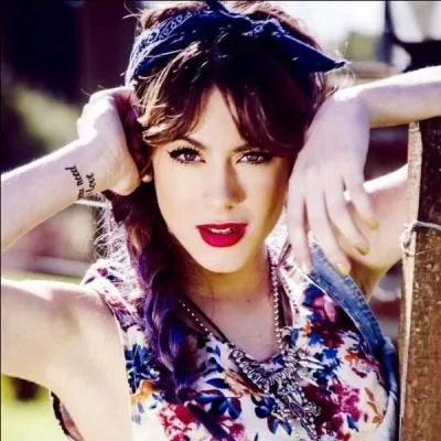 Quel est le surnom de Martina Stoessel ?