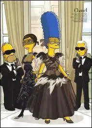 Dans un pisode, Marge apparat dans un magnifique tailleur Chanel pour blouir ses nouvelles copines aises. De quelle couleur est-il ?