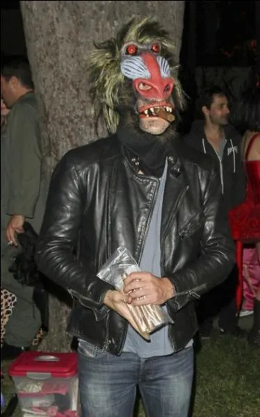 Il l'a assez rpt  Je suis le roi du monde , mais qui est-il et sous quel animal se cache-t-il ?