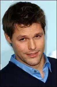 Lors de la saison 4, elle dcide de quitter la Navy pour rejoindre :