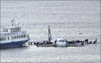 Il est rare qu'un avion réussisse un amerrissage. A ma connaissance, Cactus 1549 est le seul à lavoir réussi. C'est arrivé peu de temps après son départ de l'aéroport de La Guardia (New York). A vous de trouver pourquoi !