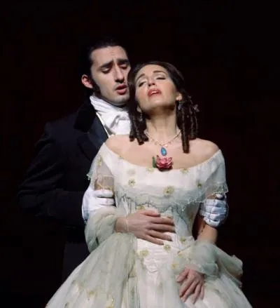 L'opra  La traviata  de Verdi est un classique du rpertoire lyrique. D'o vient son livret ?
