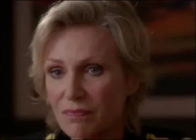 Quand Kurt et Mercedes relookent Sue, ils reproduisent le clip de :