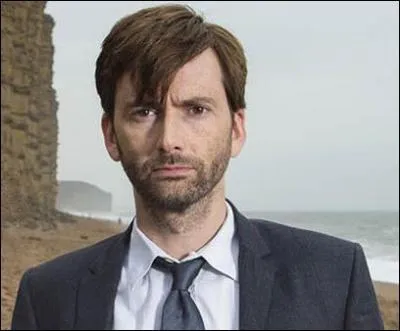 Dans quel film ou srie David Tennant a-t-il dit je cite :  For God sakeBloody Twitter ! These people's lives have been destroyed. And now our incompetence has made it worse 