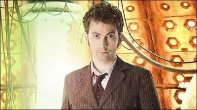  quel ge David Tennant a-t-il commenc sa carrire dans Doctor Who en tant que Docteur ?