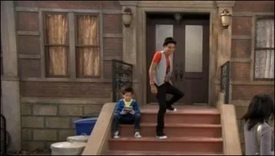 Comment se nomment les frres des deux amies ?