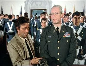 Dans  Du crpuscule  l'aube  quel alcool permet  Columbo de coincer le colonel Lyle C. Rumford, directeur d'une cole militaire ?