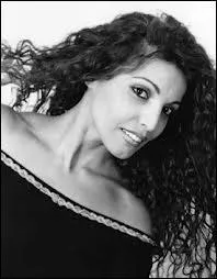 Comment s'appelle sa mre ?