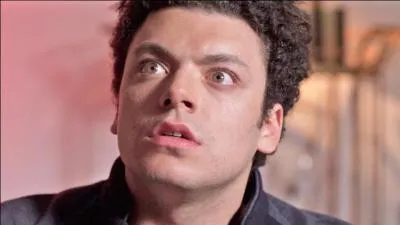 Que veut faire Alex dans la chambre de celle qu'il aime ?