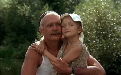 Un film russe (1993) essentiel, tant pour le sujet politique (les purges staliniennes) que pour l'ambiance, le jeu des acteurs et la matrise du ralisateur-acteur :