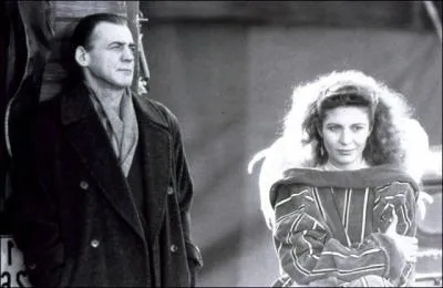  Les Ailes du Dsir  (1987) est une totale russite de Wim Wenders ; on y retrouve Peter Falk dans un Berlin encore intact. Avec quel couple d'acteurs ?