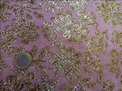 Quel est le nom de cette toffe de soie rehausse d'or et d'argent ?