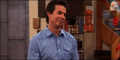 Comment se prénomme le frère de Carly dans "ICarly" ?