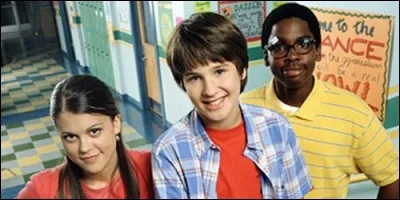 Comment se nomment les deux meilleurs amis de Ned dans "Ned ou comment survivre aux études" ?