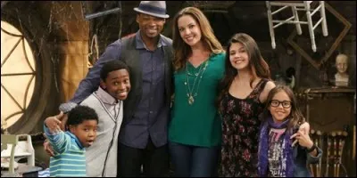 Dans "3 fantômes chez les Hathaway", lequel de ces personnages n'est pas dans le série ?