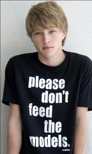 Le personnage sur la photo fait-il partie de la srie  Violetta  ?