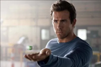 Qui incarne-t-il dans  Green Lantern  ?