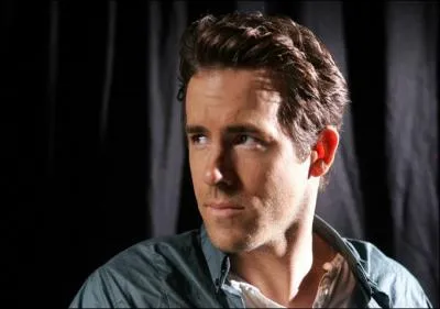 Qui incarne-t-il dans  The Voices  ?