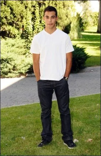 Par qui Roman est-il attir dans la saison 7 ?