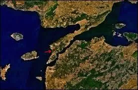 Le dtroit sparant l'Asie de l'Europe est le :