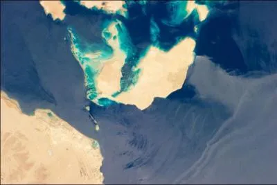 Quel dtroit spare l'Asie de l'Afrique ?