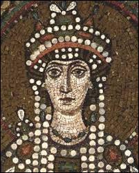Pape Vigile (537-555), sa maîtresse, l'impératrice d'orient l'aide dans l'accession au trône pontifical en 537. Qui est-elle ?