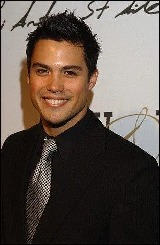 Quels sont les liens entre Peyton et Flix ?